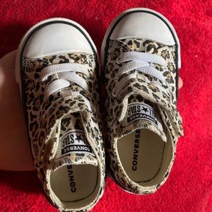 Size 6 toddler converse sneaker